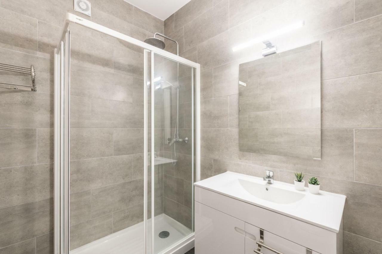Lovelystay - 3 Bedroom Apartment In Вила до Биспо Екстериор снимка